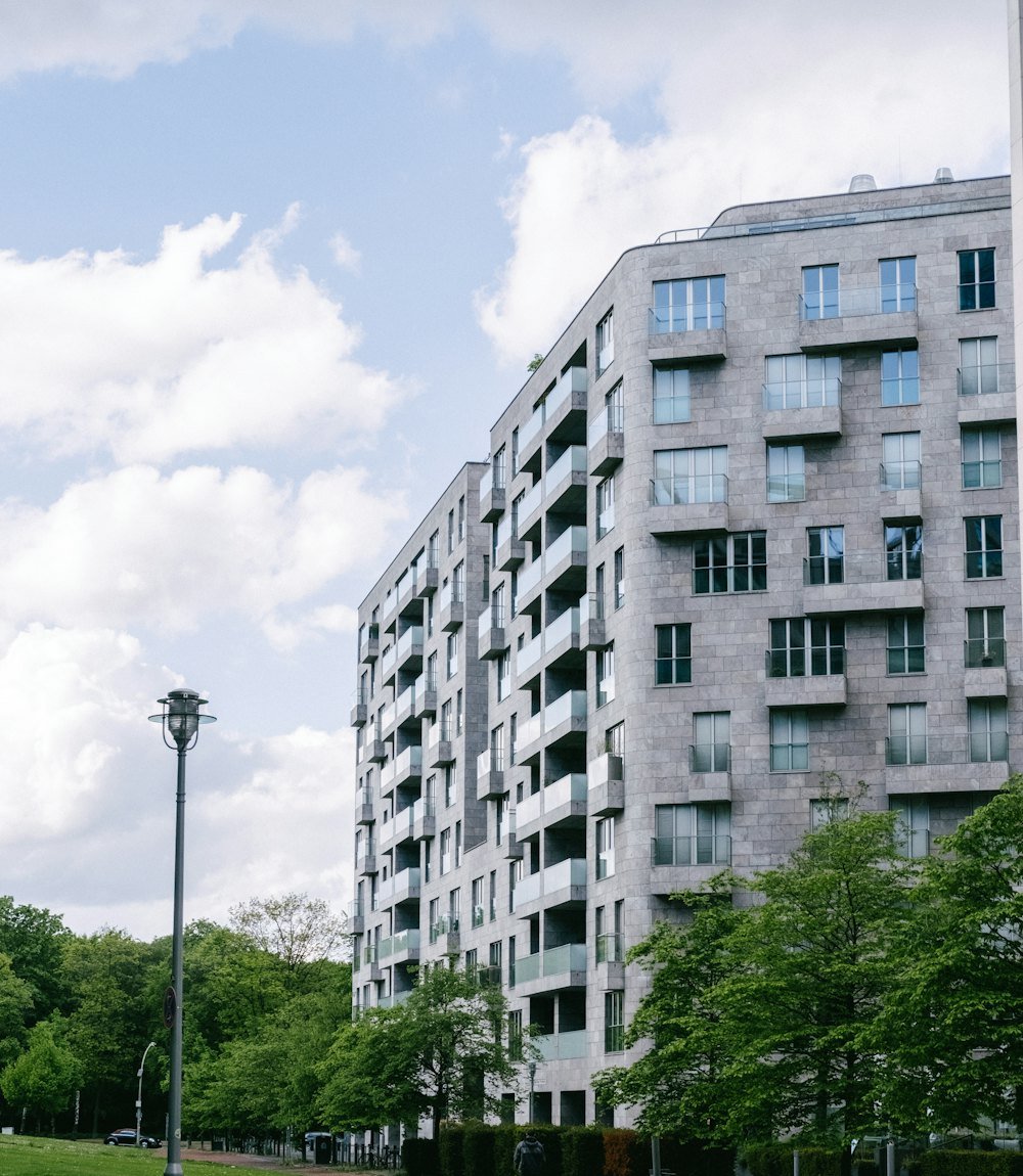 Gepflegtes Mehrfamilienhaus mit Grünanlage